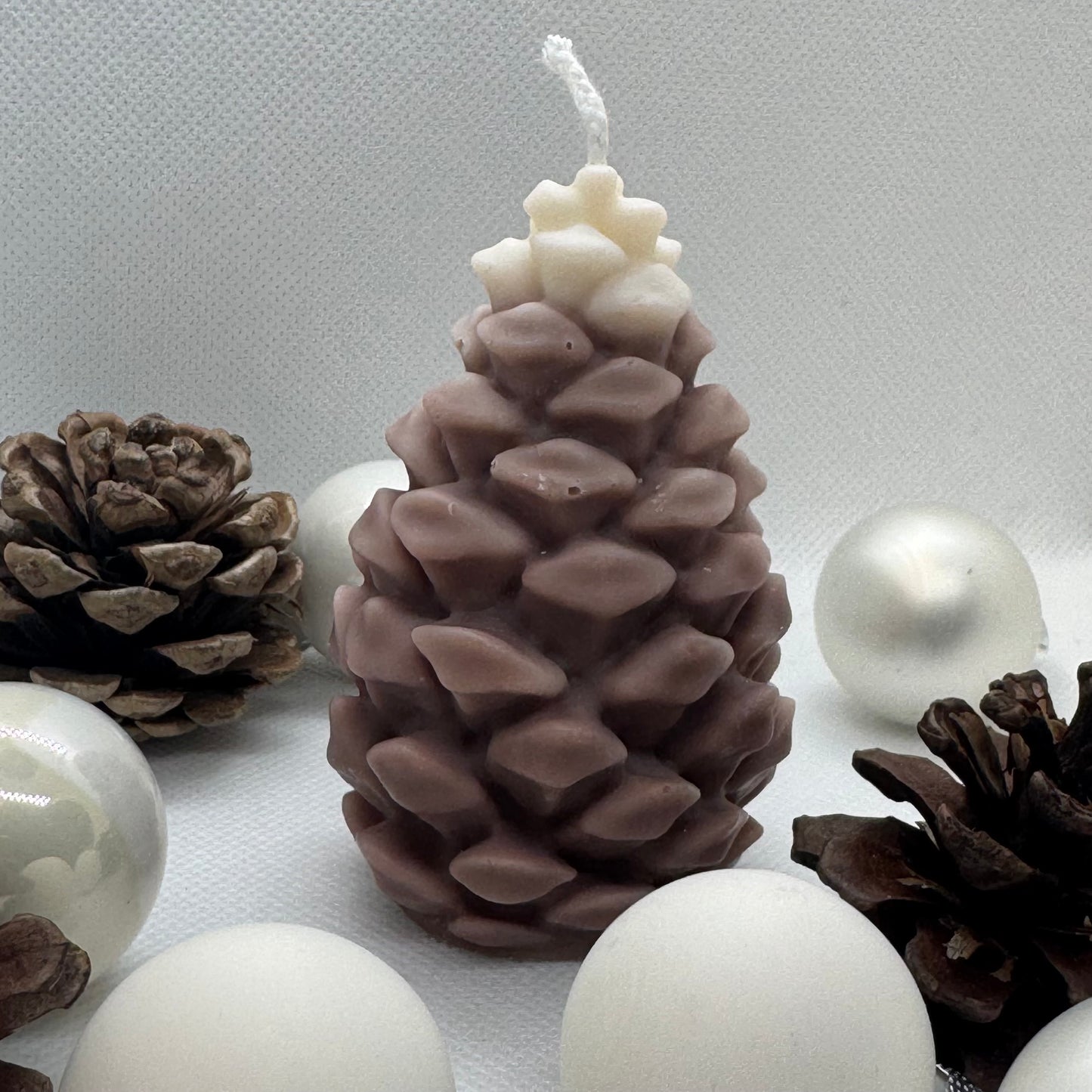 Tannenzapfenkerze